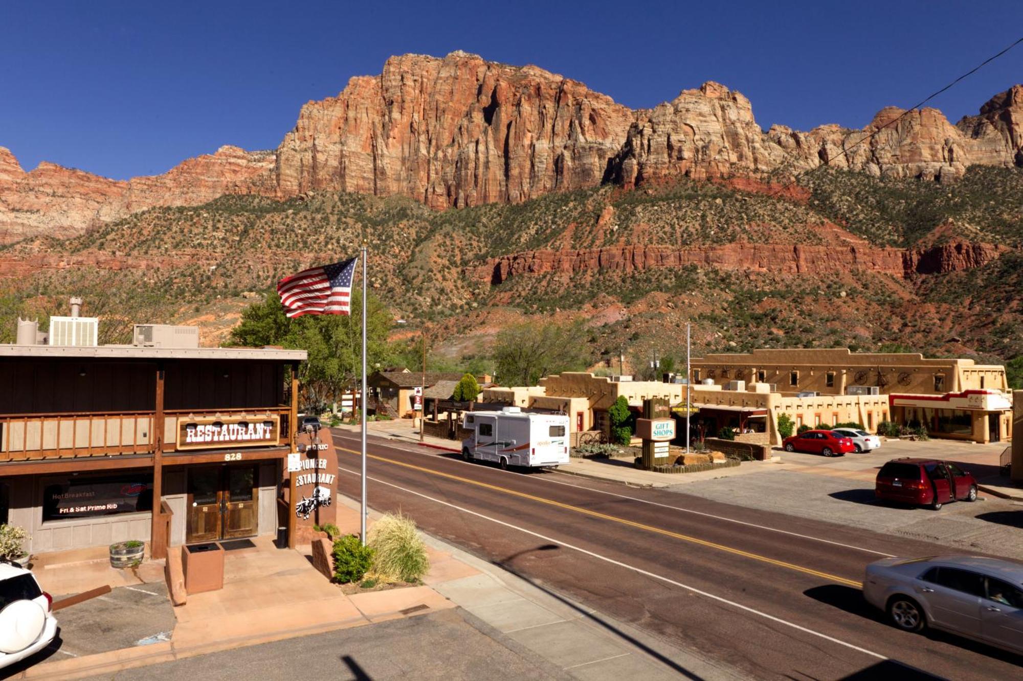 Pioneer Lodge Zion National Park-Springdale Exterior photo