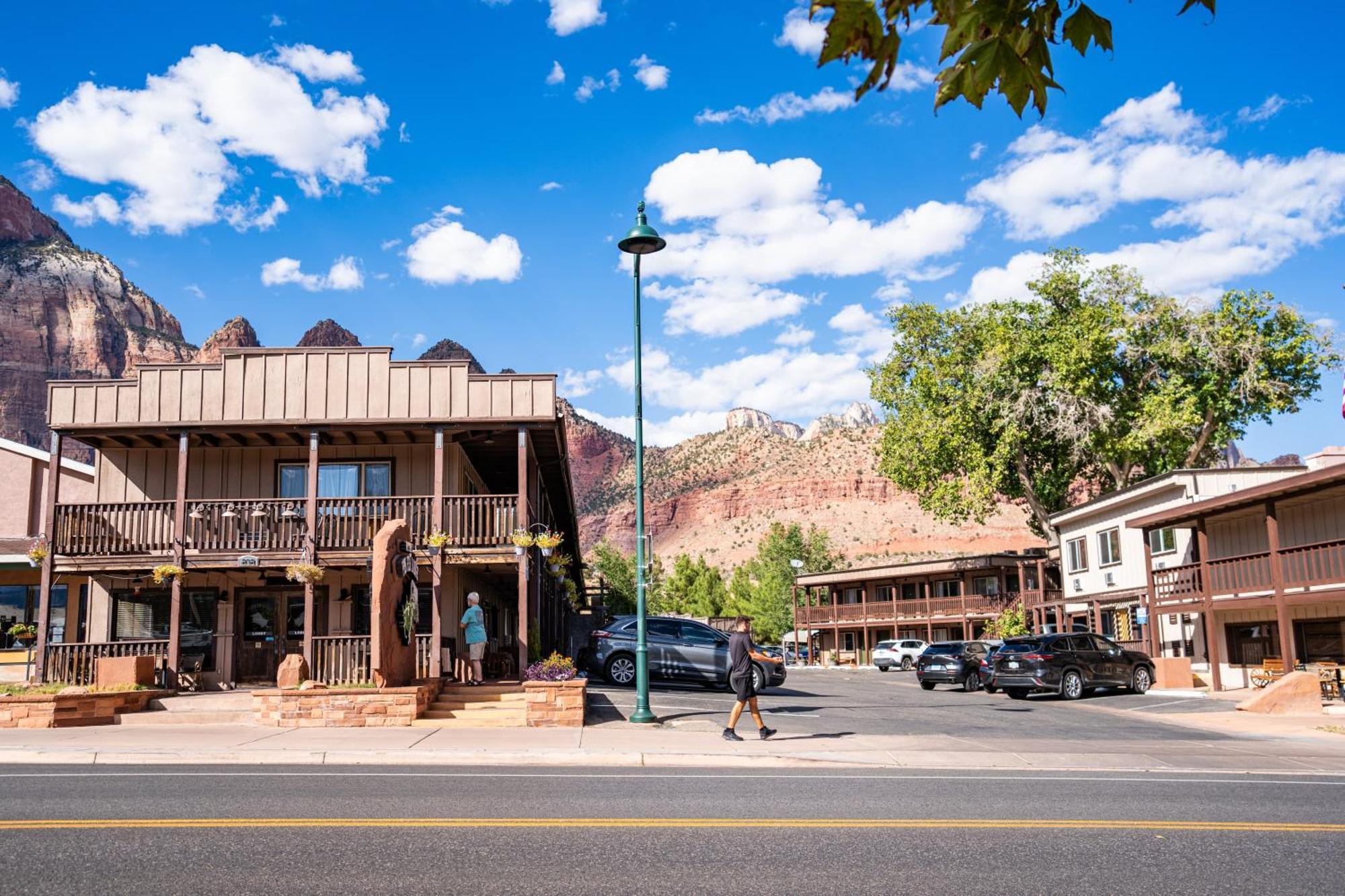 Pioneer Lodge Zion National Park-Springdale Exterior photo