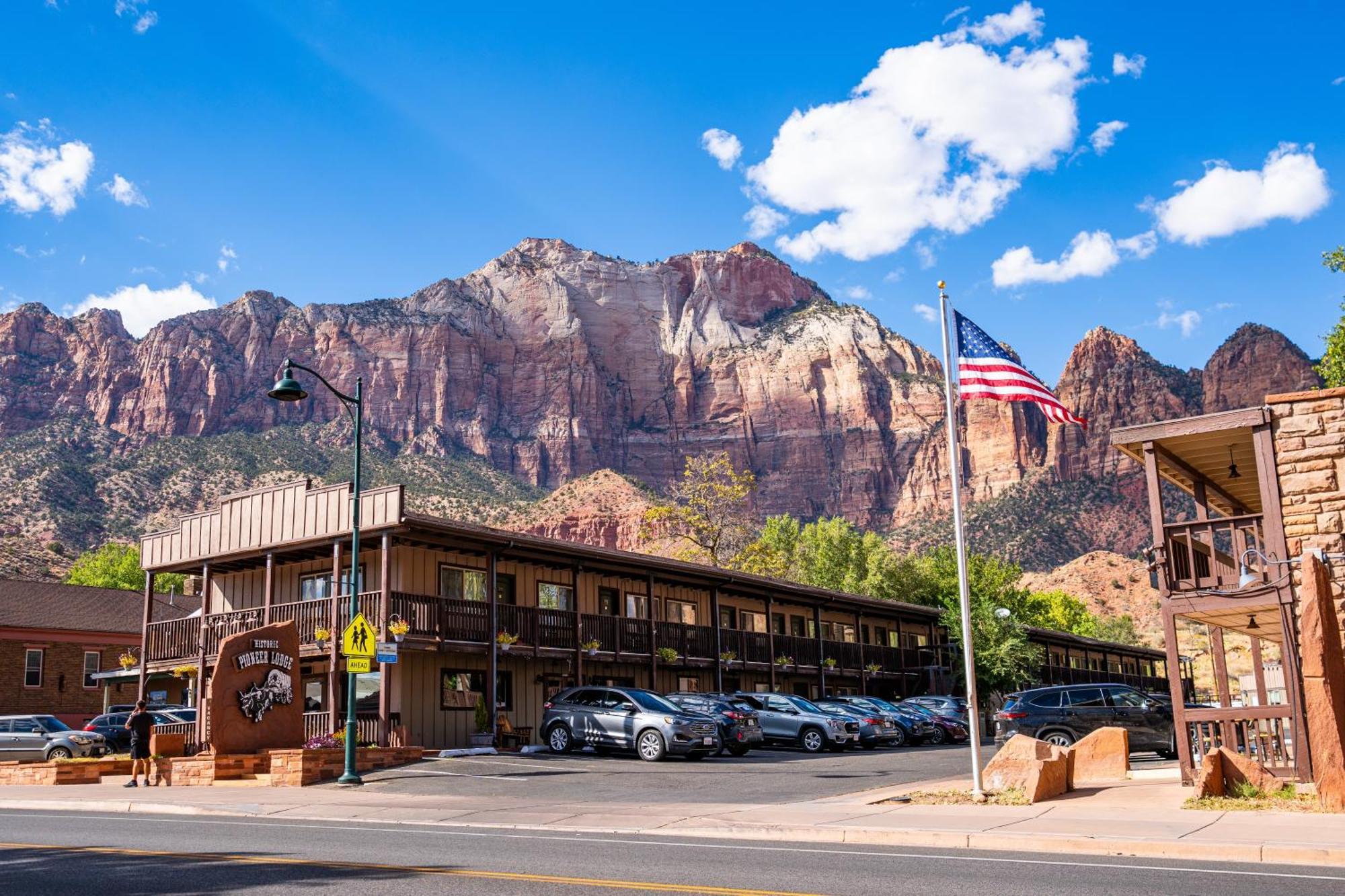Pioneer Lodge Zion National Park-Springdale Exterior photo