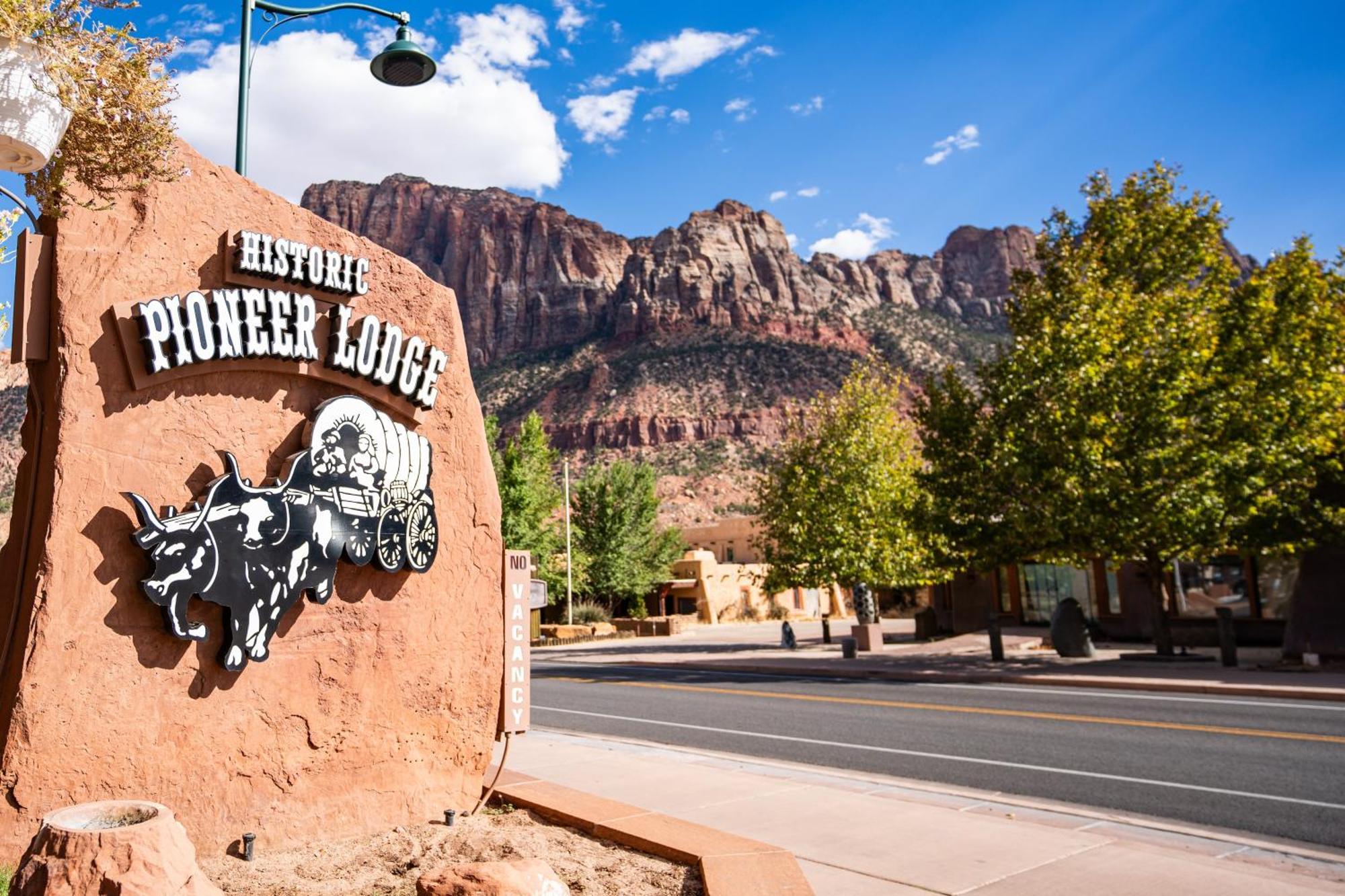 Pioneer Lodge Zion National Park-Springdale Exterior photo
