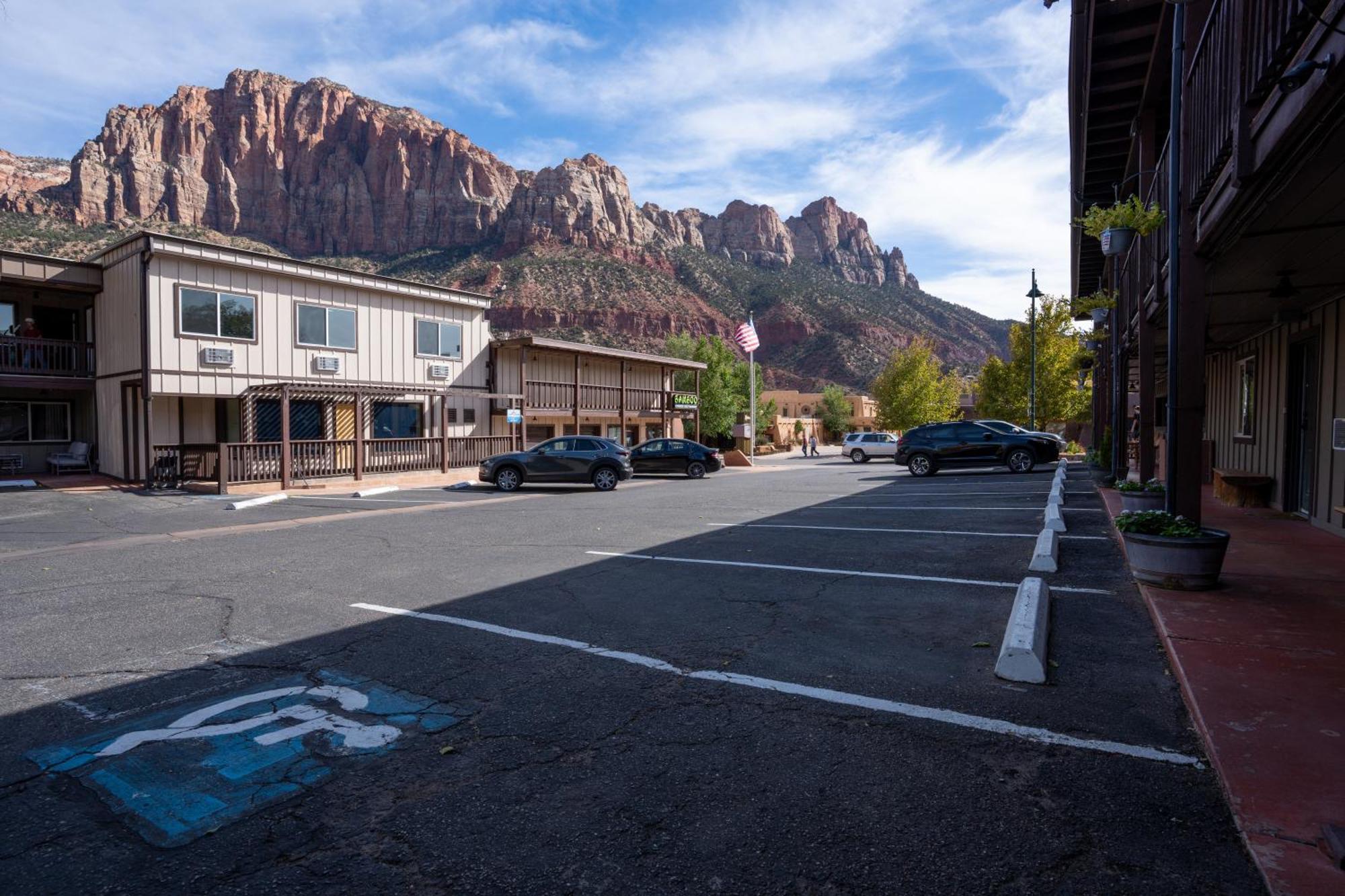 Pioneer Lodge Zion National Park-Springdale Exterior photo