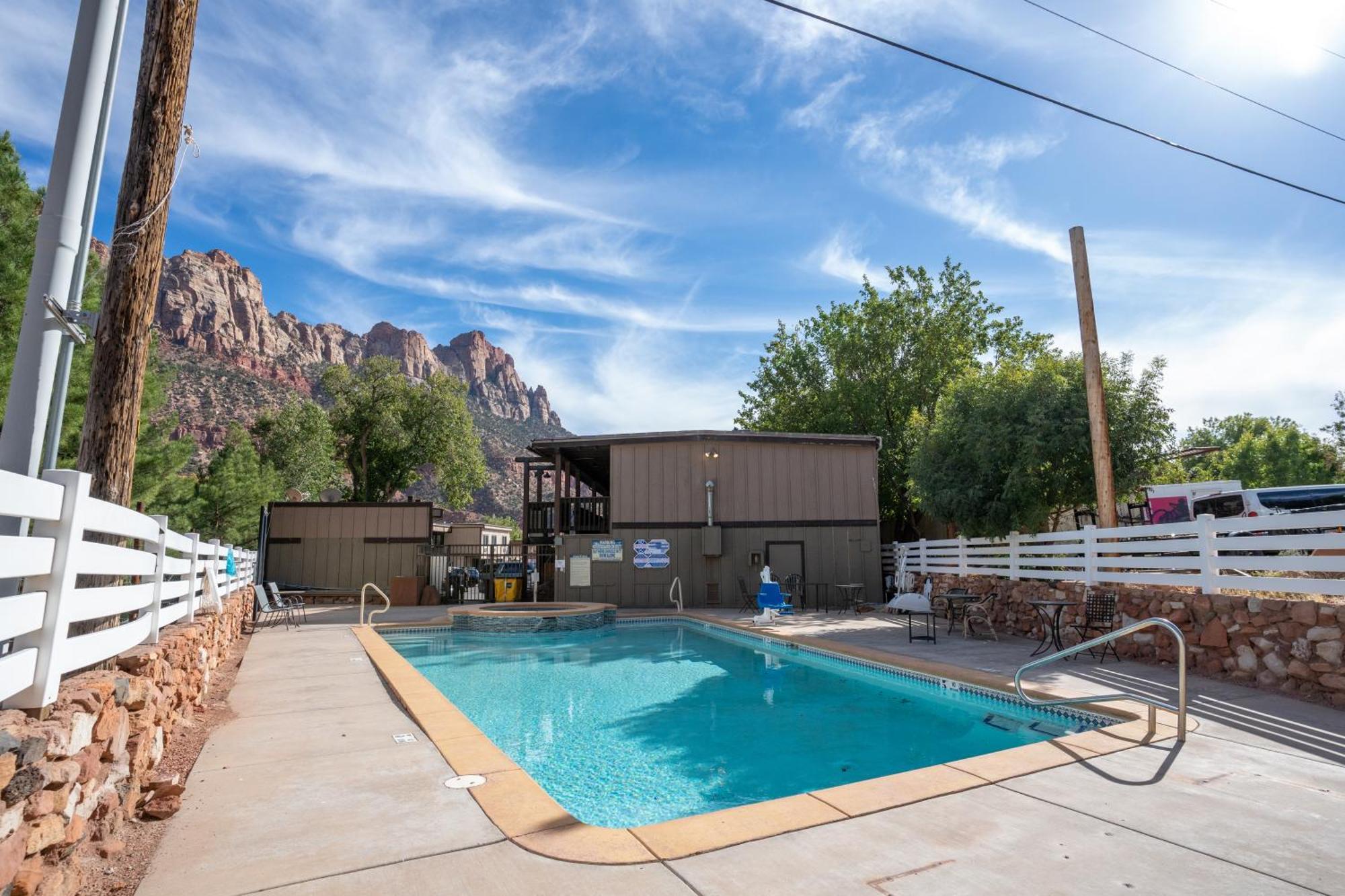 Pioneer Lodge Zion National Park-Springdale Exterior photo
