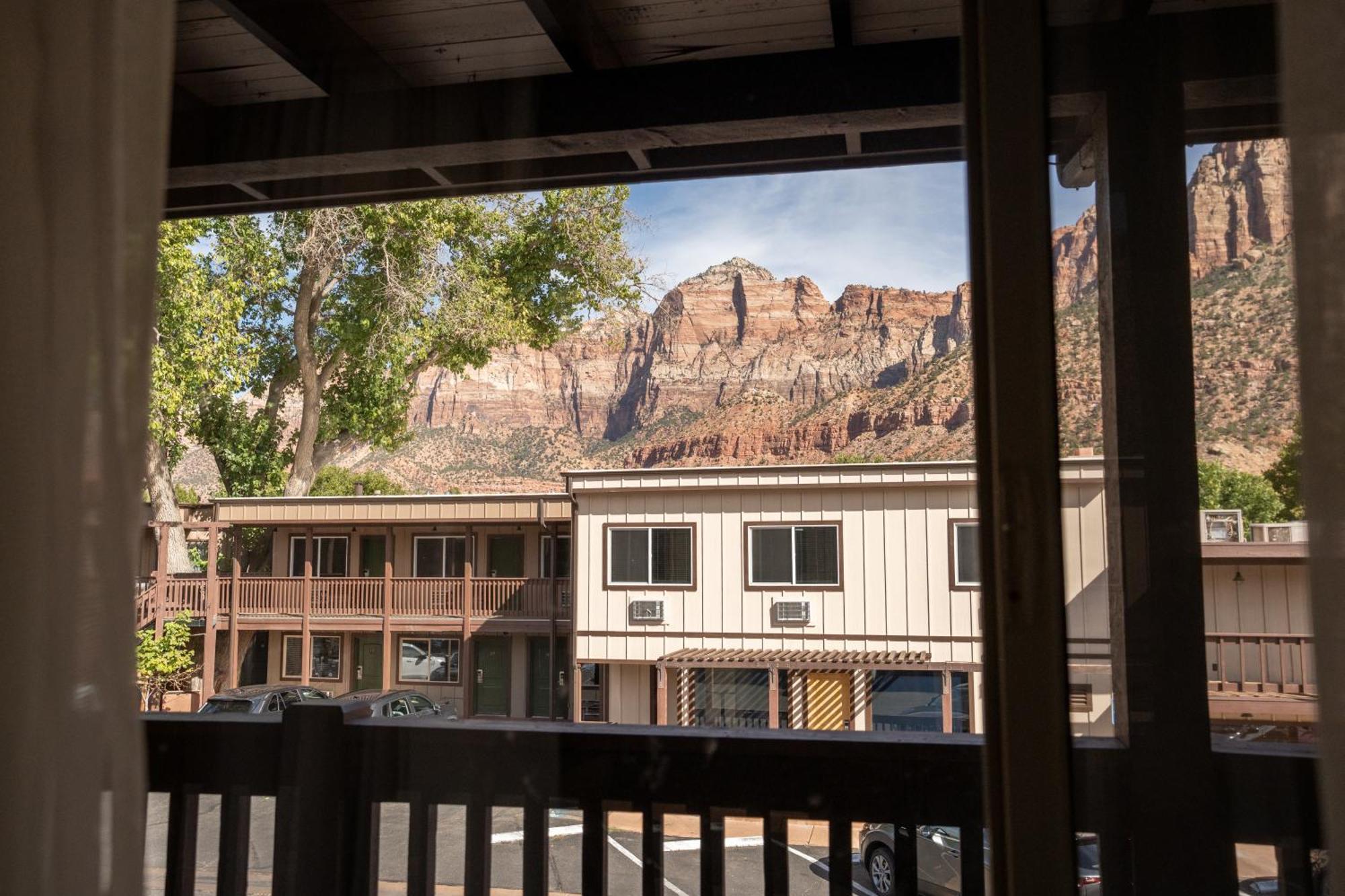 Pioneer Lodge Zion National Park-Springdale Exterior photo